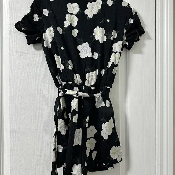 Club Monaco Black Silk Zemphira Romper Size 00 - Picture 3 of 7